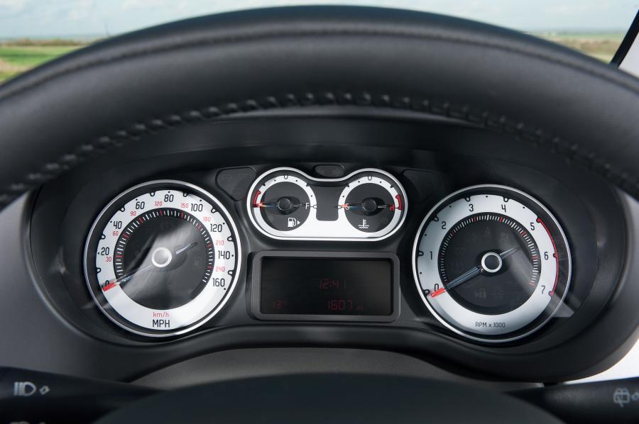  Fiat 500L Beats Edition 2014 года  (UK) (фото 21 из 27)